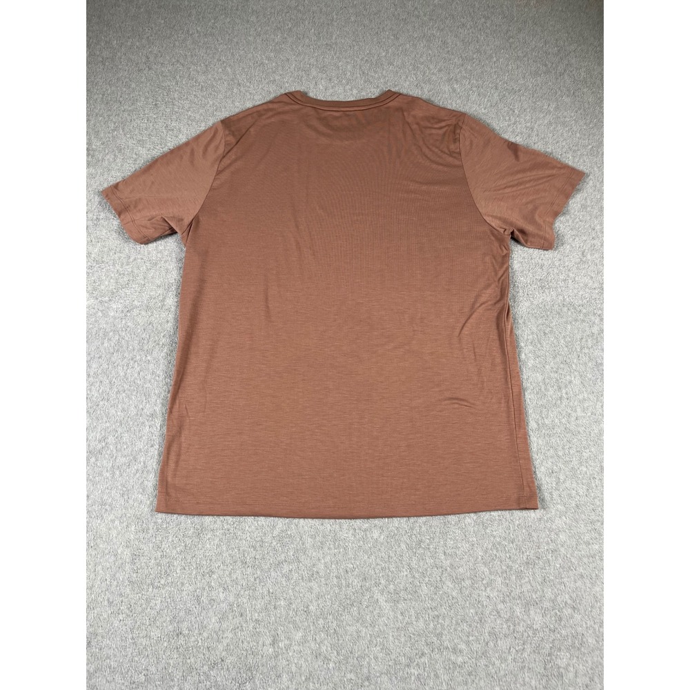 Vuori Mens Strato Tech Tee Size Large Performance Mahogany Mauve Brown Gym Shirt - Picture 2 of 6